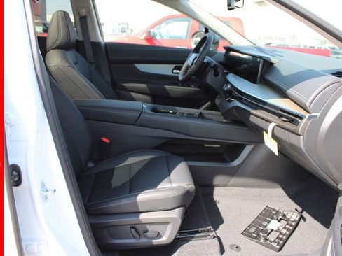 New 2025 Nissan Murano SL image 14