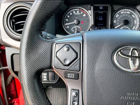 Used 2022 Toyota Tacoma TRD Off-Road w/ Technology Package AWD/4WD image 23