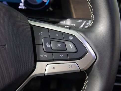 Used 2025 Volkswagen Atlas SE image 19