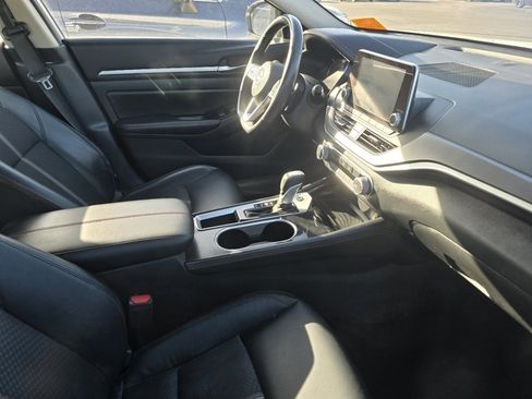 Used 2024 Nissan Altima 2.5 SR image 14