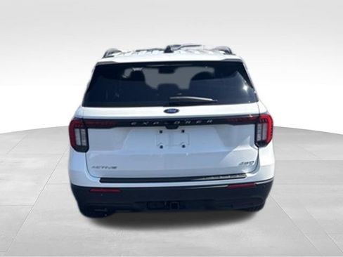 Used 2025 Ford Explorer Active AWD/4WD image 6