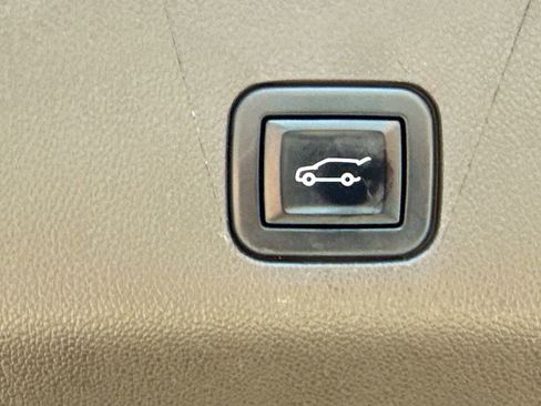 Used 2022 Cadillac Escalade Premium Luxury image 14