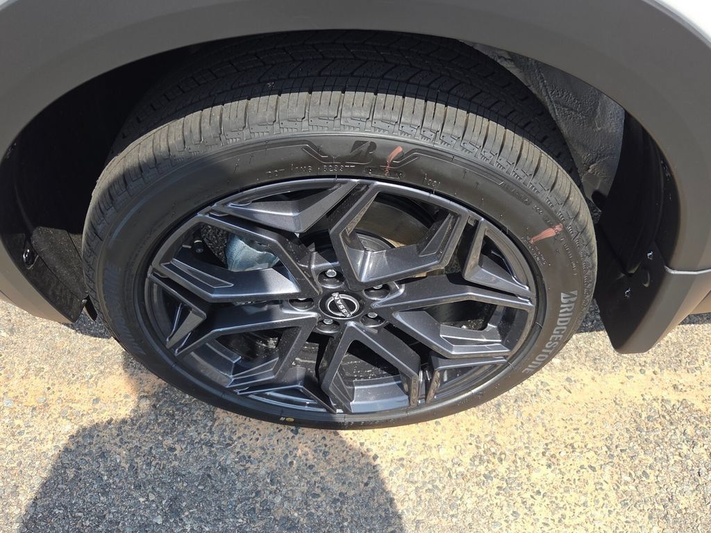 New 2027 Nissan Kicks SR w/ SR Premium Package FWD image 3