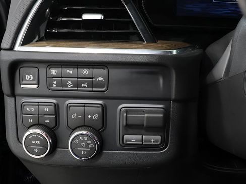 Used 2026 Chevrolet Suburban High Country AWD/4WD image 19