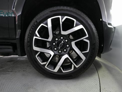 Used 2024 Chevrolet Silverado EV RST image 12