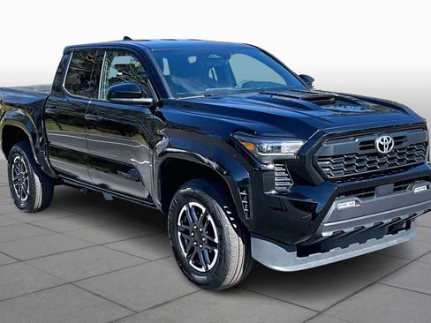 Used 2025 Toyota Tacoma TRD Sport AWD/4WD image 4