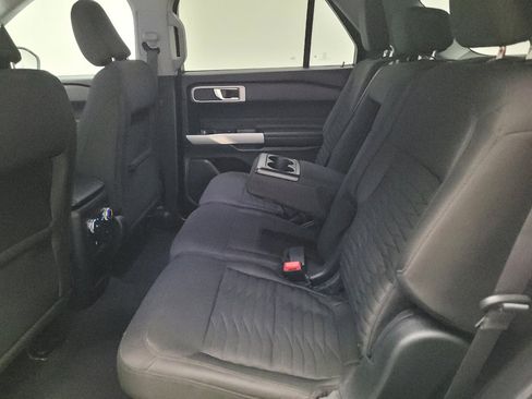 Used 2021 Ford Explorer XLT RWD image 18