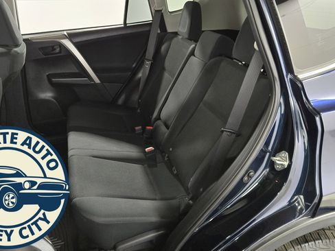 Used 2018 Toyota RAV4 LE w/ All Weather Liner Package image 22