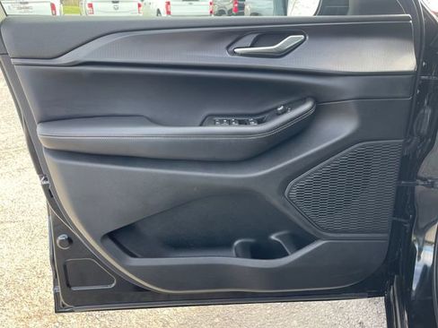 Used 2023 Jeep Grand Cherokee Laredo AWD/4WD image 9