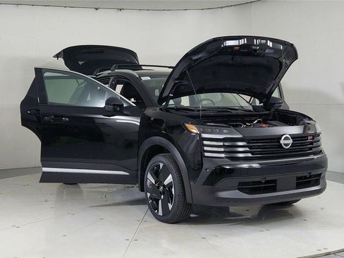 New 2026 Nissan Kicks SR w/ Cold Weather Package image 9