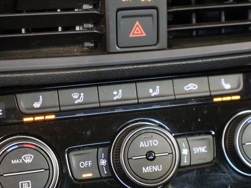 Used 2022 Volkswagen Jetta SE FWD image 22
