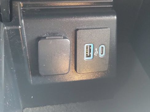 Used 2021 Ford Explorer Limited w/ Equipment Group 301A AWD/4WD image 21
