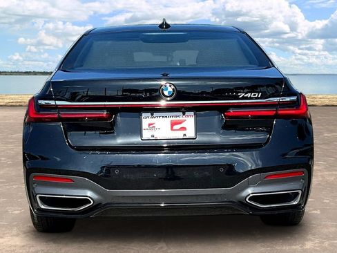 Used 2020 BMW 740i w/ M Sport Package RWD image 5