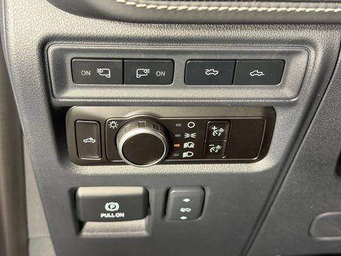 Used 2023 Ford F150 Lightning Platinum image 17