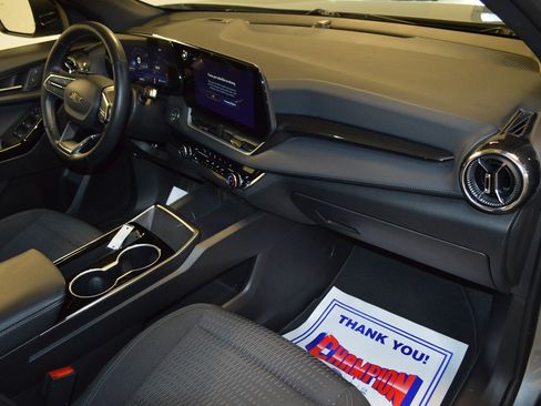 Used 2025 Chevrolet Equinox LT w/ Safety and Technology Package image 10