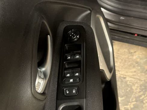 Used 2021 Jeep Renegade Latitude AWD/4WD image 23