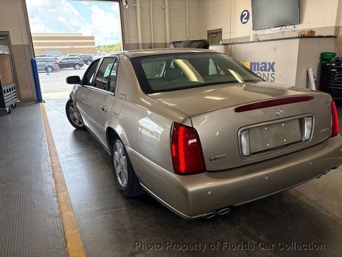 Used 2004 Cadillac De Ville DTS w/ Equipment Group FWD image 3