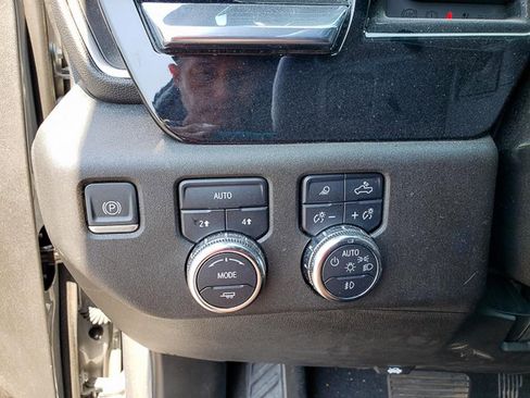 Used 2024 GMC Sierra 1500 SLT image 13