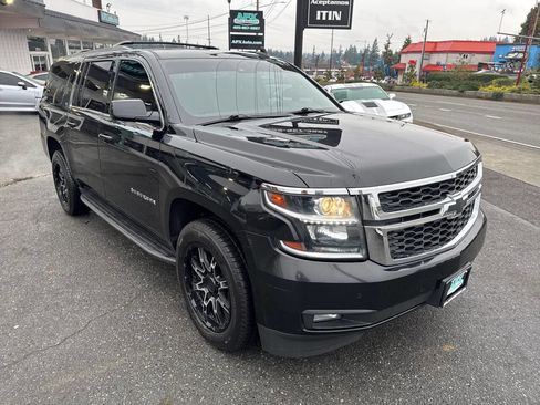 Used 2018 Chevrolet Suburban LT image 9