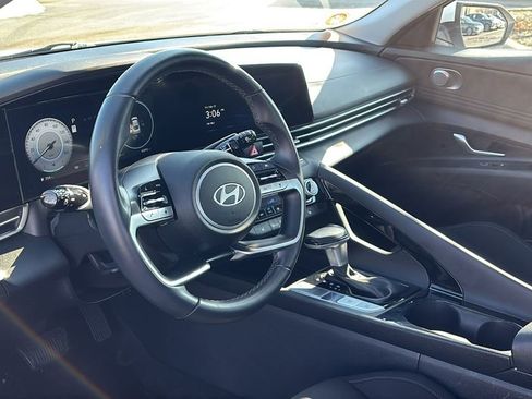 Used 2025 Hyundai Elantra SEL image 26