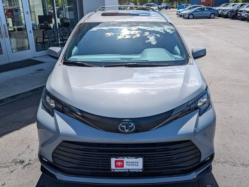 Used 2023 Toyota Sienna XLE Woodland Edition image 14