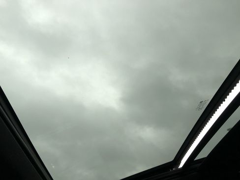 Used 2021 Chevrolet Tahoe Premier w/ Premium Package image 26