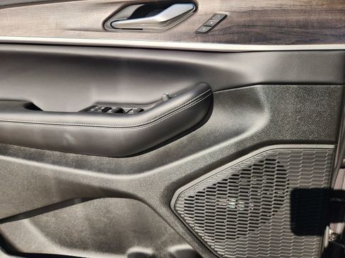 New 2025 Jeep Grand Cherokee L Limited image 19