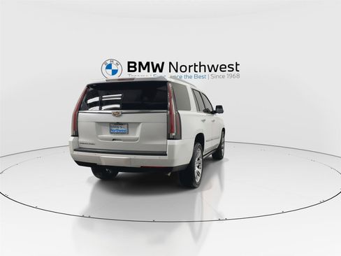 Used 2016 Cadillac Escalade Premium AWD/4WD image 2