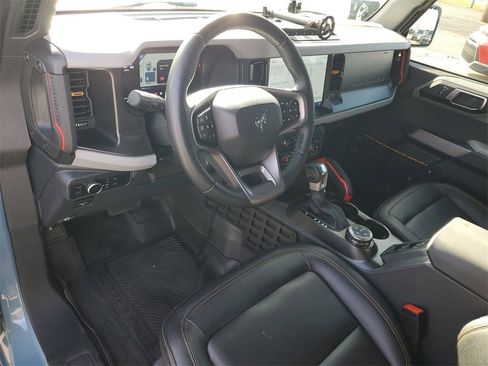 Used 2023 Ford Bronco Badlands image 6