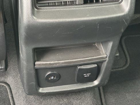 Used 2024 Ford Edge Titanium image 31