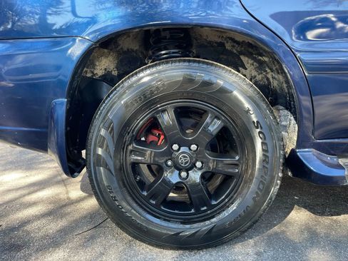 Used 2004 Toyota Highlander Limited image 14