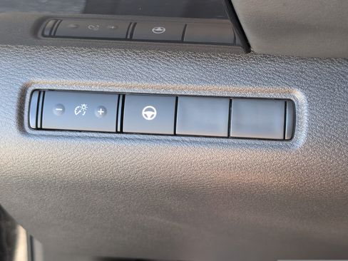 Used 2023 Nissan Pathfinder SV AWD/4WD image 21