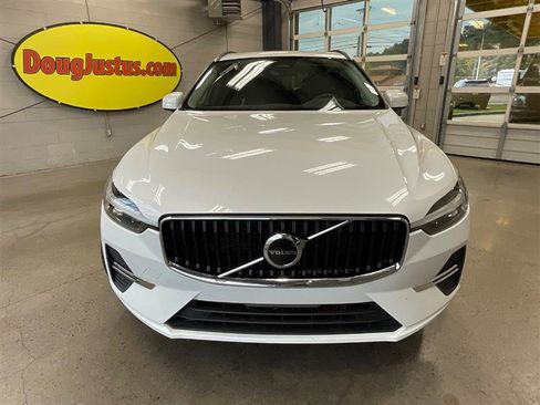 Used 2022 Volvo XC60 B5 Momentum image 8