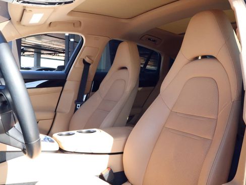 Certified 2023 Porsche Panamera image 5