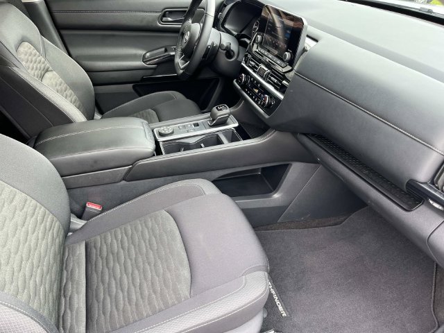 Used 2025 Nissan Pathfinder SV AWD/4WD image 24