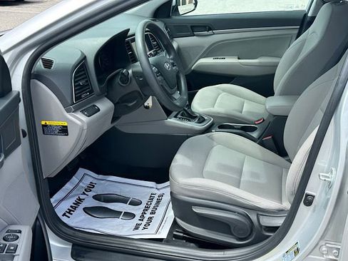 Used 2017 Hyundai Elantra SE FWD image 14