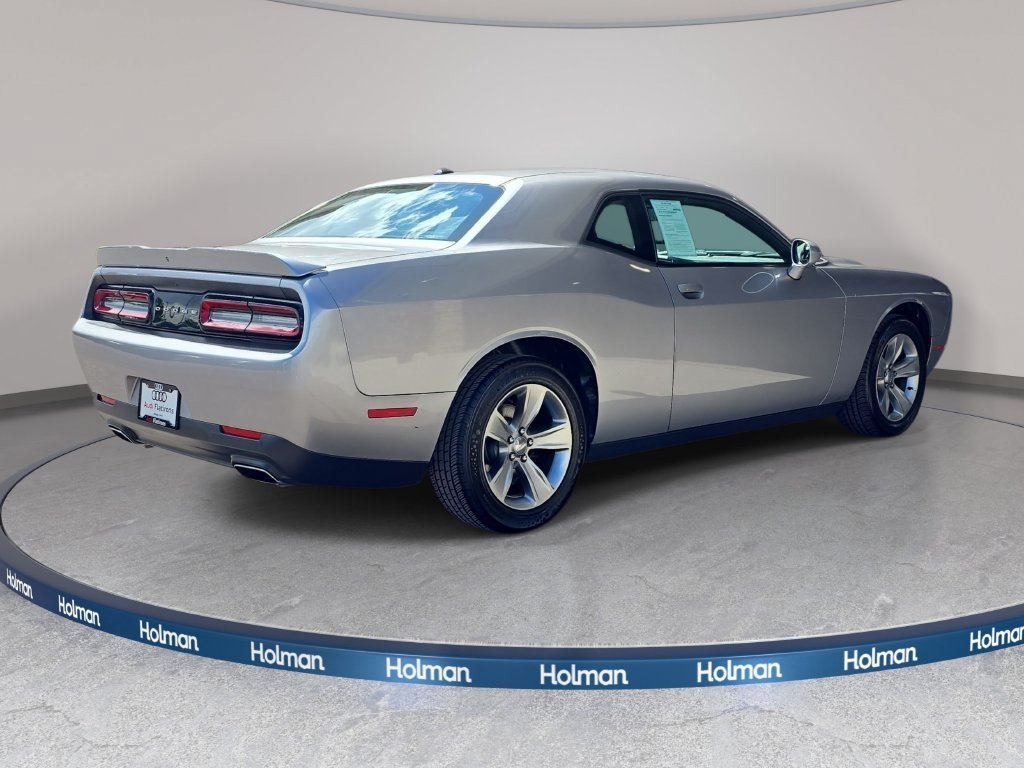 Used 2018 Dodge Challenger SXT RWD image 6