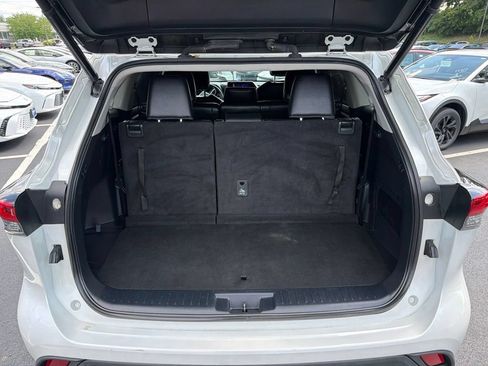 Used 2023 Toyota Highlander XLE AWD/4WD image 18