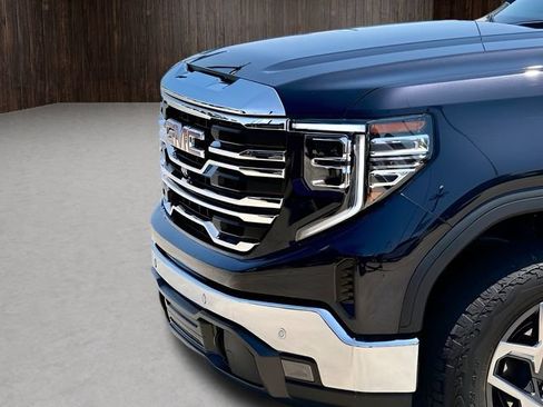 Used 2025 GMC Sierra 1500 SLT w/ SLT Premium Plus Package AWD/4WD image 9