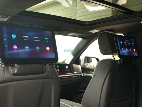 Used 2025 Cadillac Escalade ESV V AWD/4WD image 21