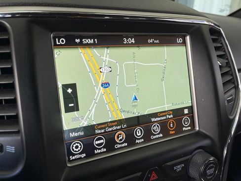 Used 2018 Jeep Grand Cherokee Altitude image 3