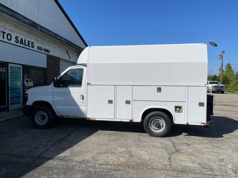 Used 2012 Ford E-350 and Econoline 350 Super Duty w/ Class I Trailer Tow Pkg image 2