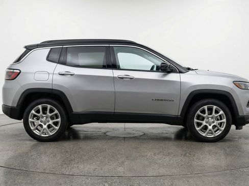 Used 2025 Jeep Compass Limited image 8