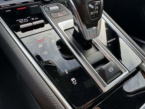 Used 2018 Porsche Panamera 4 image 22