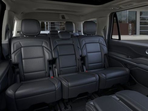 New 2025 Lincoln Navigator Reserve AWD/4WD image 11