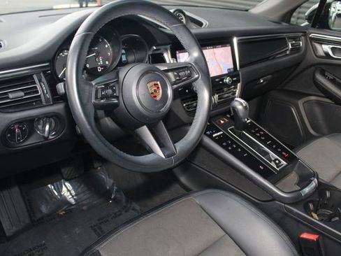 Used 2023 Porsche Macan Turbo image 4
