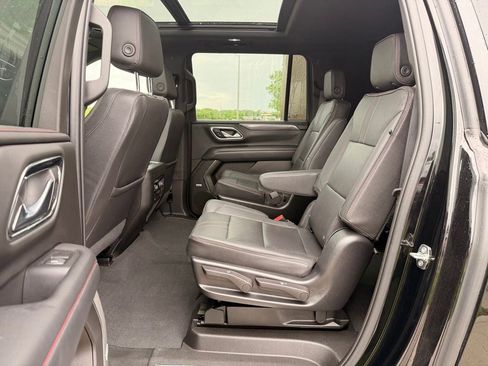 Used 2022 Chevrolet Suburban RST w/ Luxury Package AWD/4WD image 31
