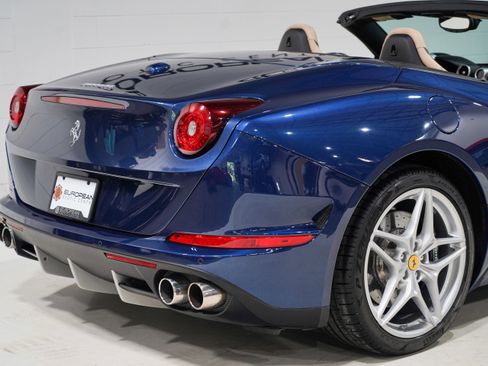 Used 2016 Ferrari California T RWD image 24