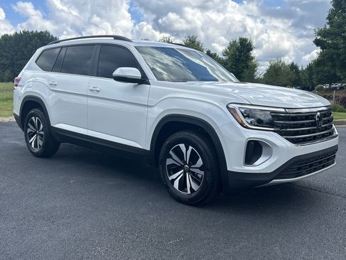 Used 2026 Volkswagen Atlas SE FWD image 2