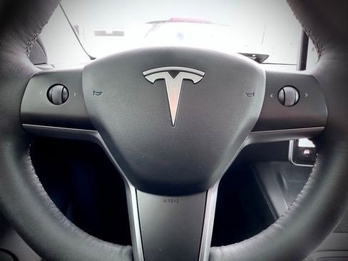 Used 2022 Tesla Model Y Performance AWD/4WD image 13